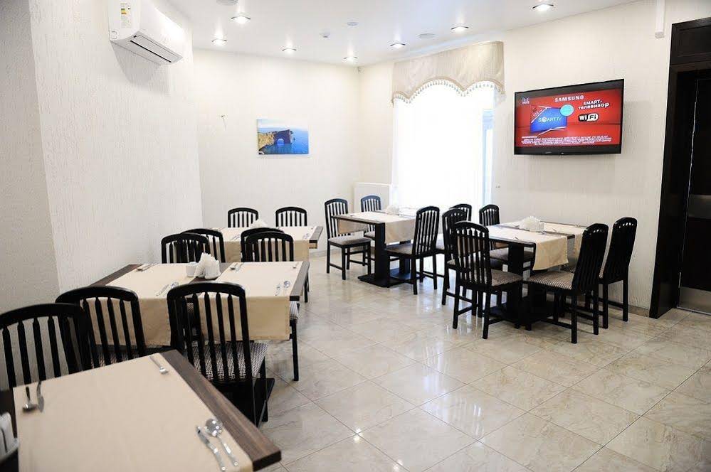 Regatta Hotel