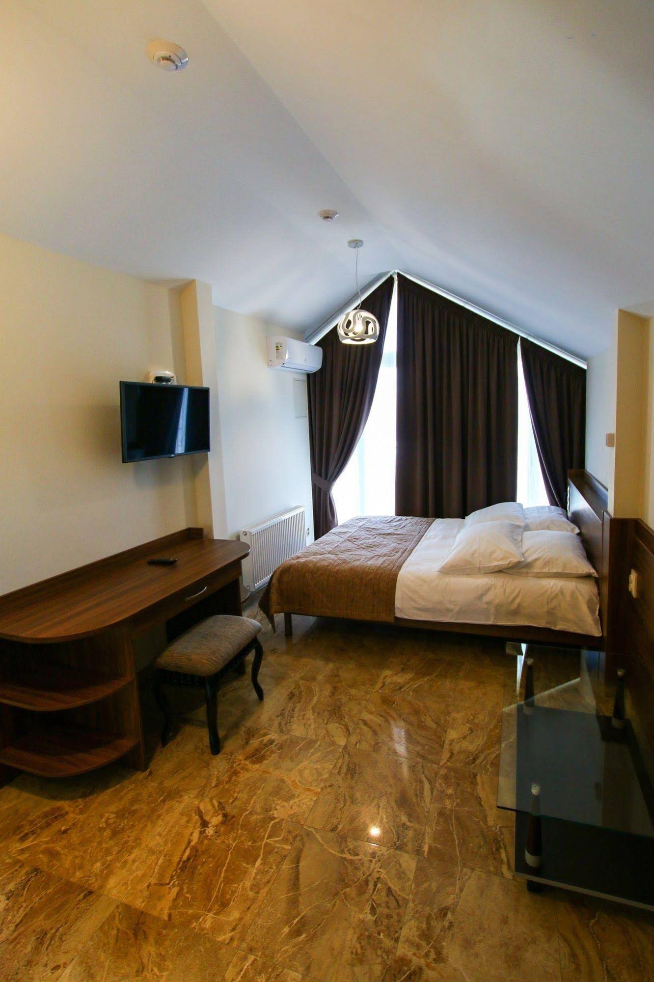 Regatta Hotel