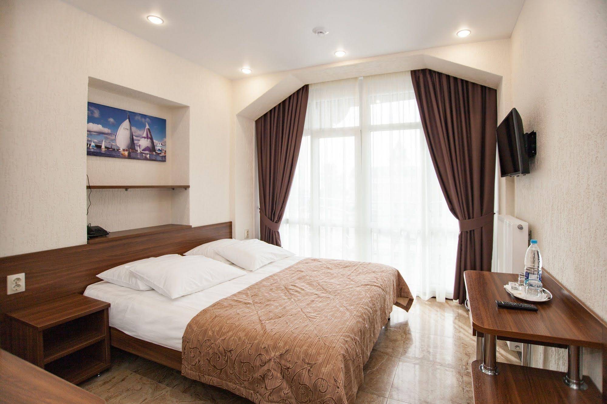 Regatta Hotel
