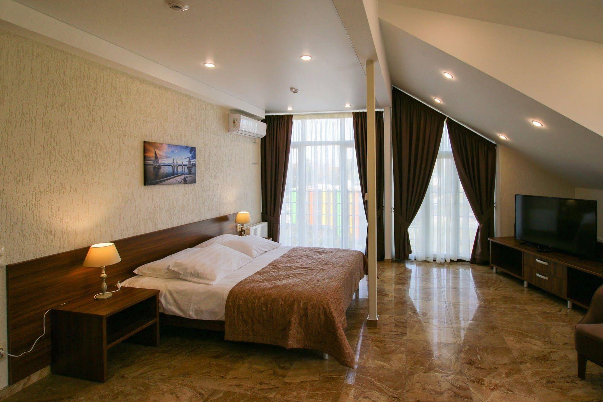 Regatta Hotel