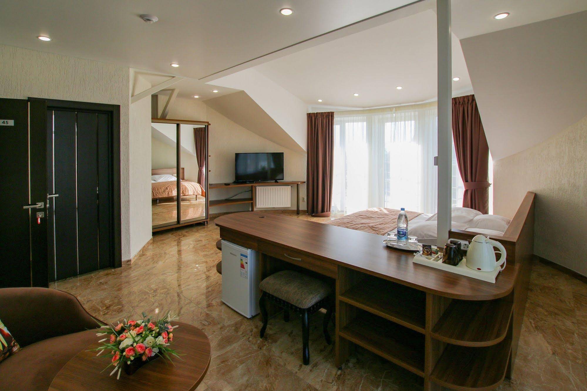 Regatta Hotel