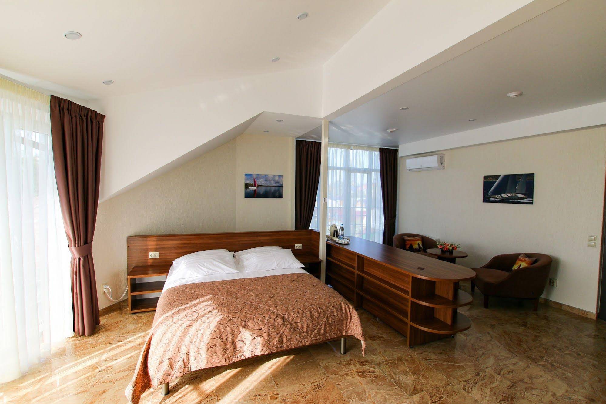 Regatta Hotel