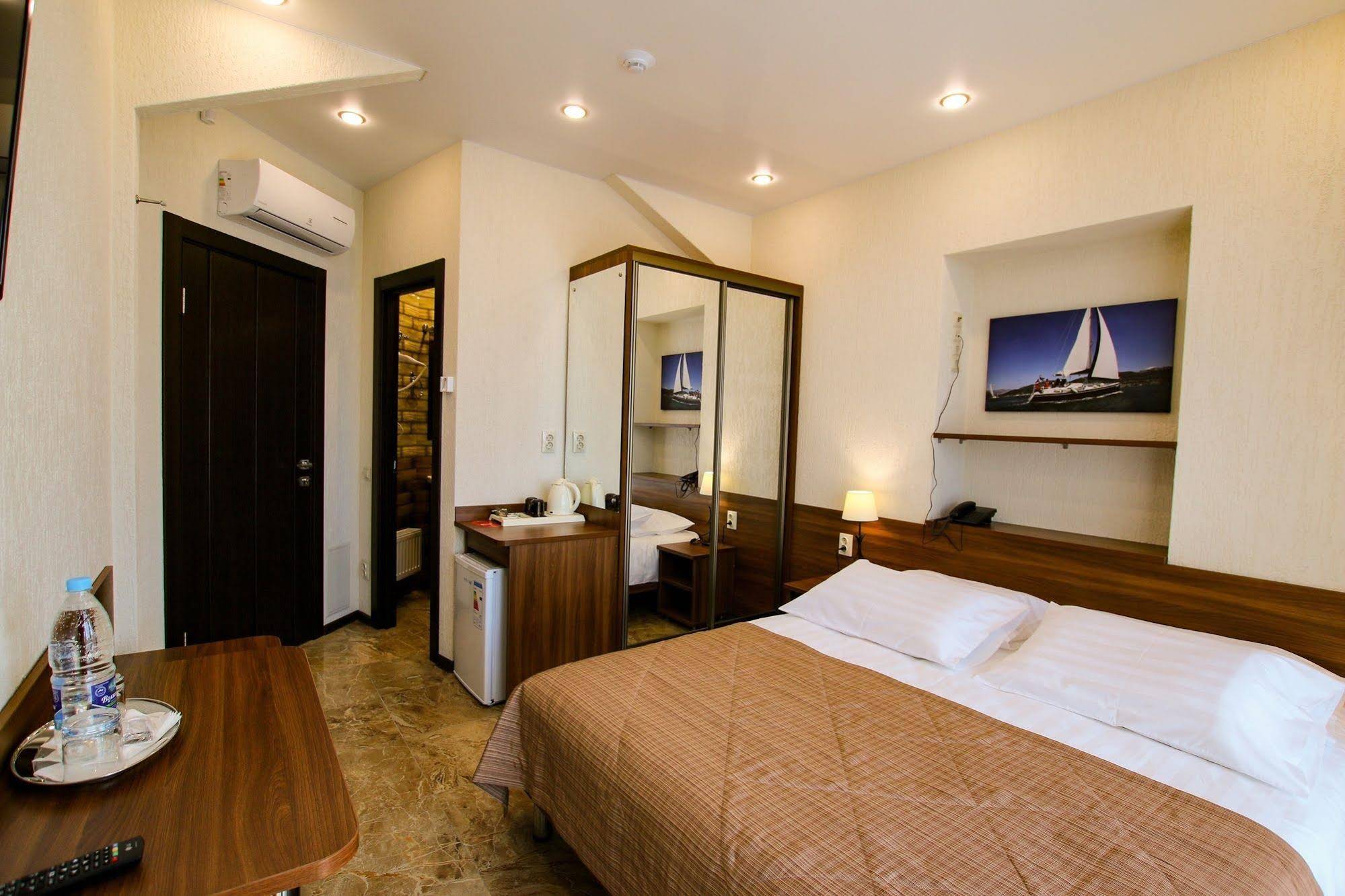Regatta Hotel