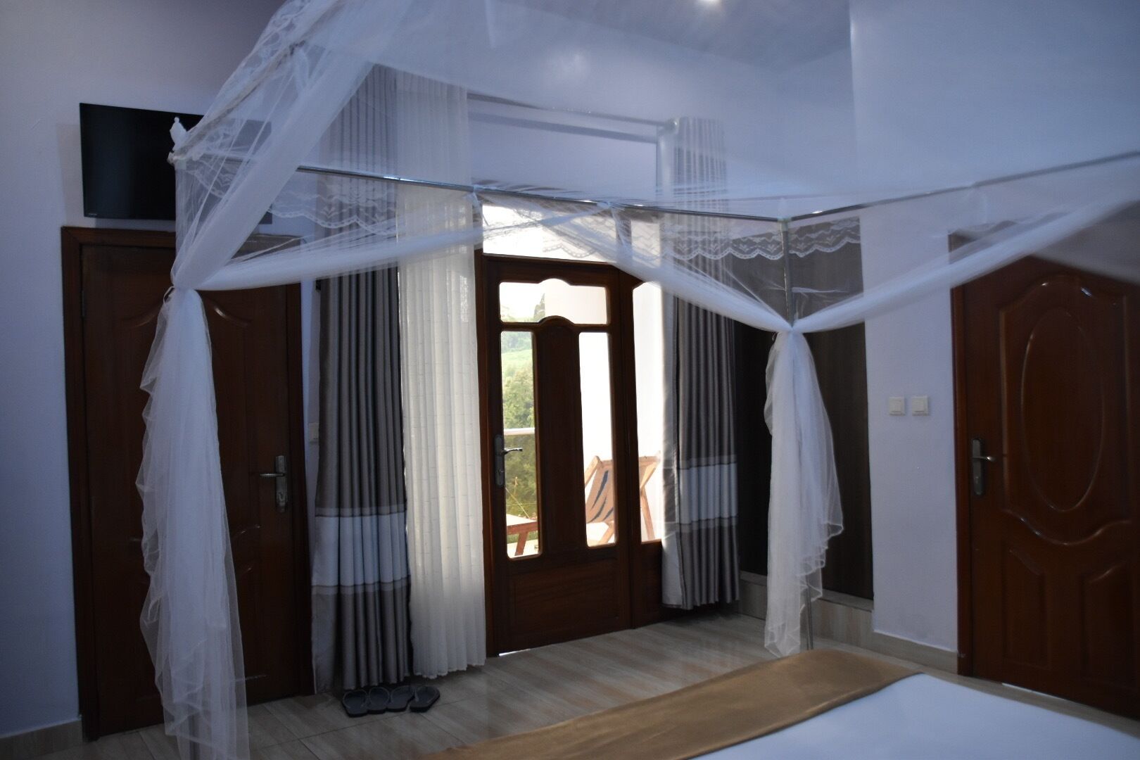 Chimpanzee Lodge