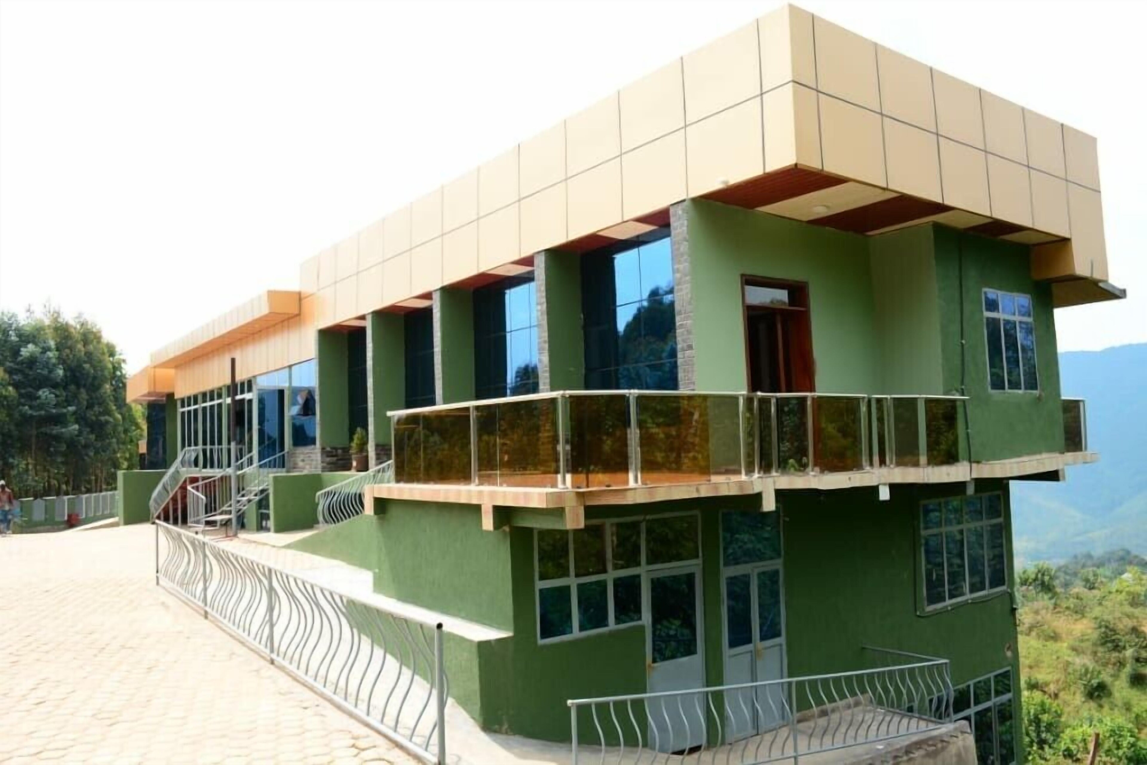 Chimpanzee Lodge