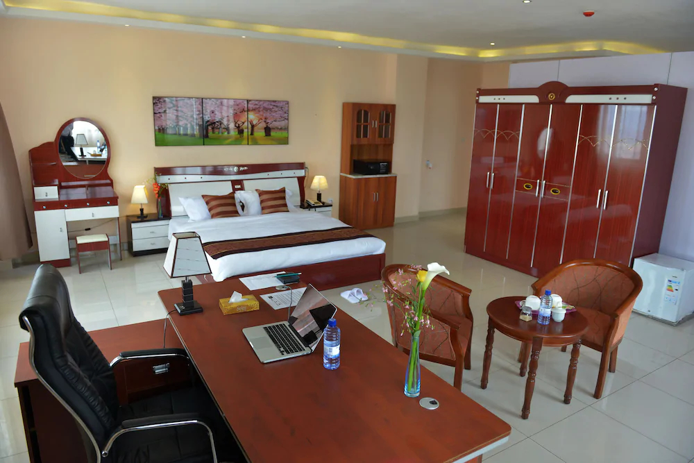 2000 Hotel