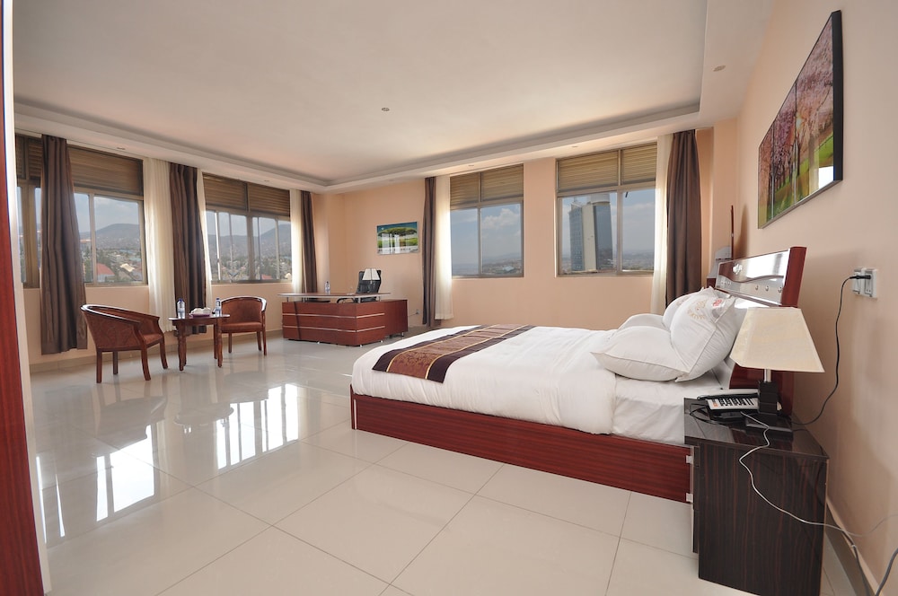 2000 Hotel