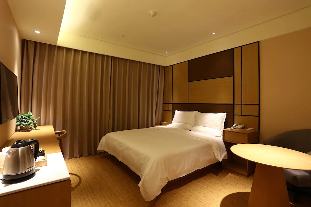 2000 Hotel