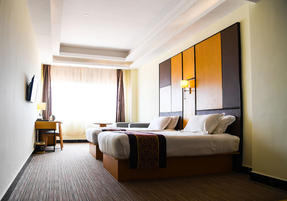 2000 Hotel