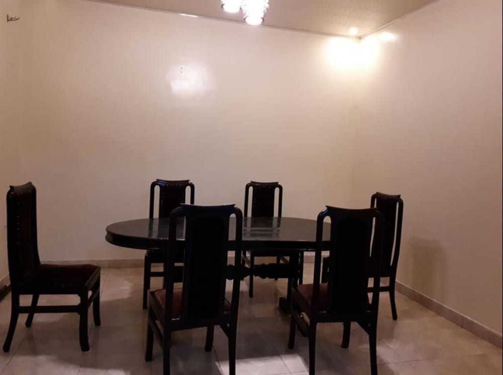Airport First Choice Luxury Motel