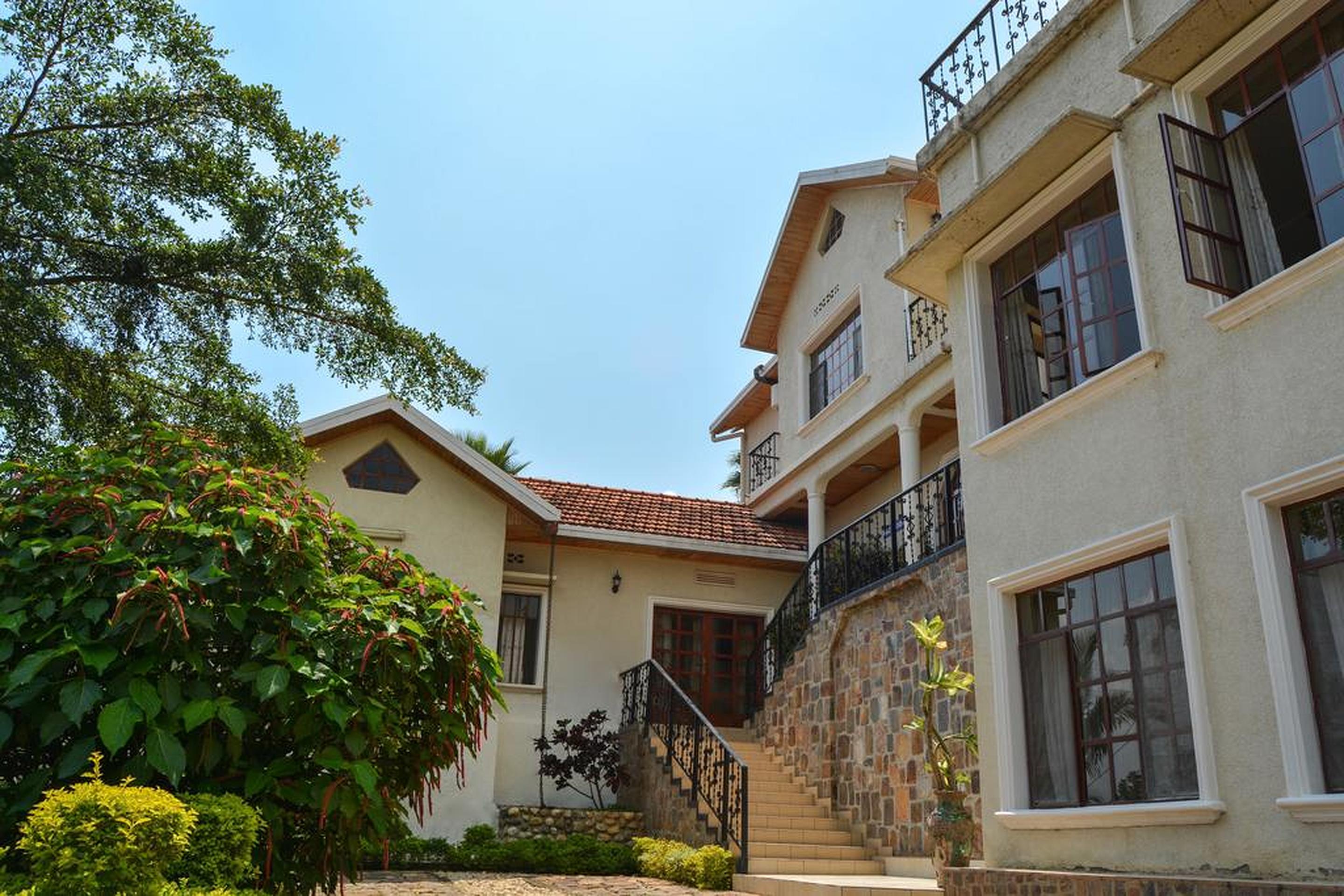 Golf Hills Residence