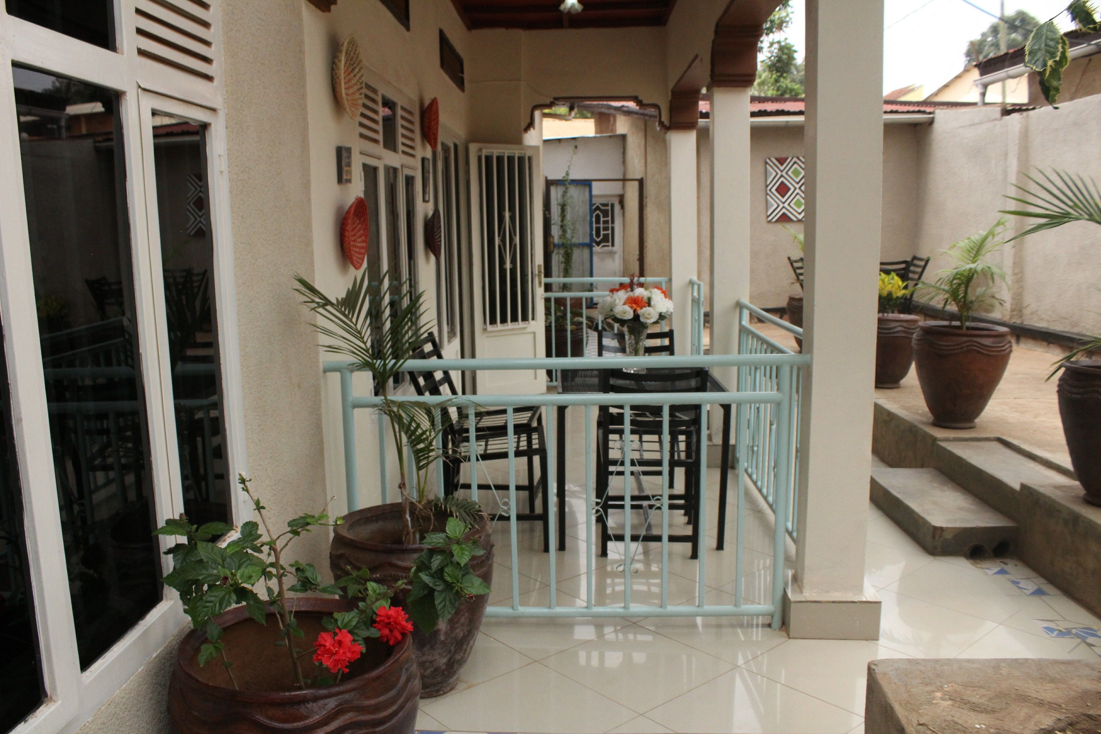 Happy Home & Dine
