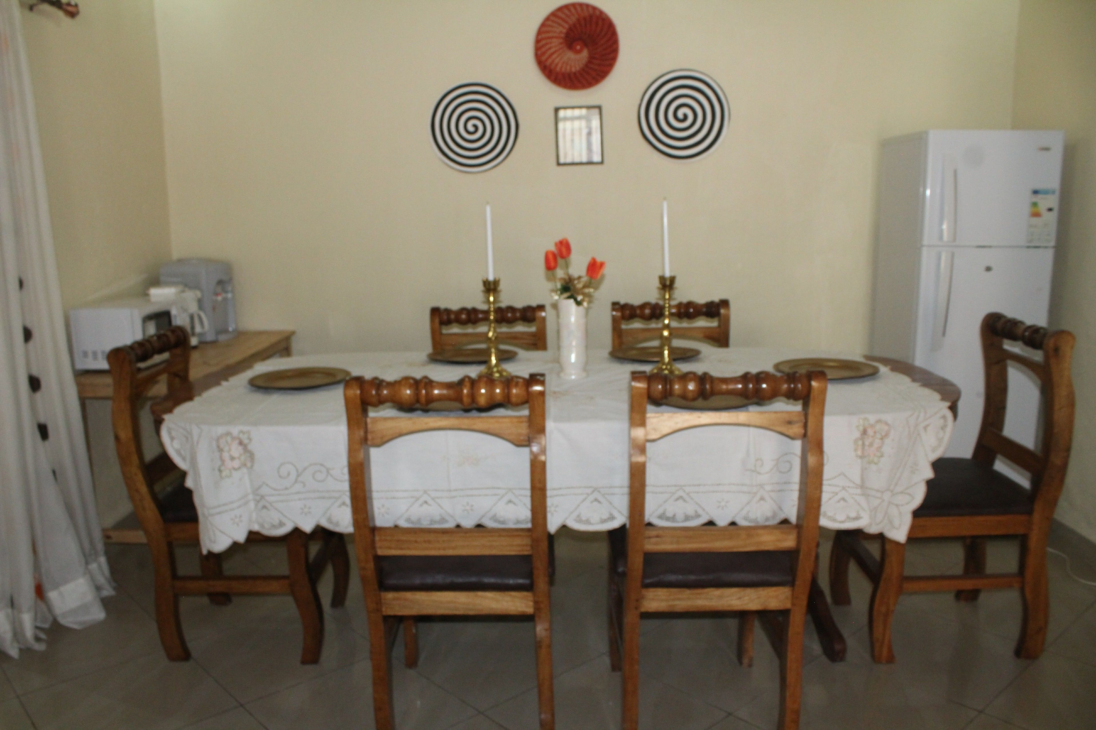 Happy Home & Dine