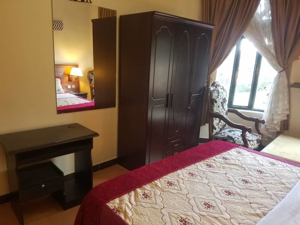 Kingsmen Suites