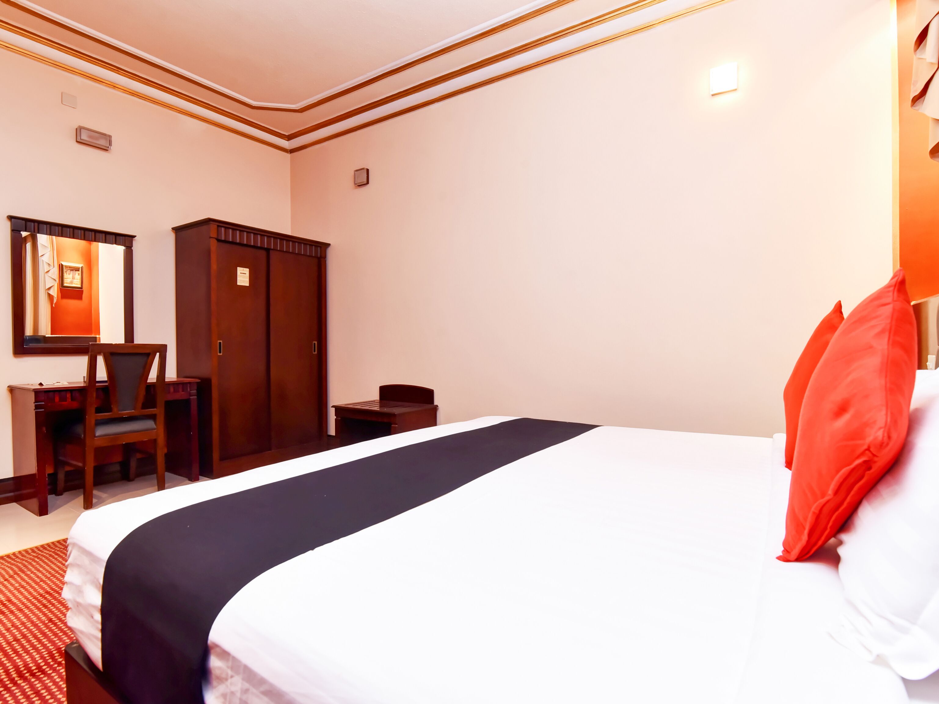 Capital O456 Almansour Grand Hotel