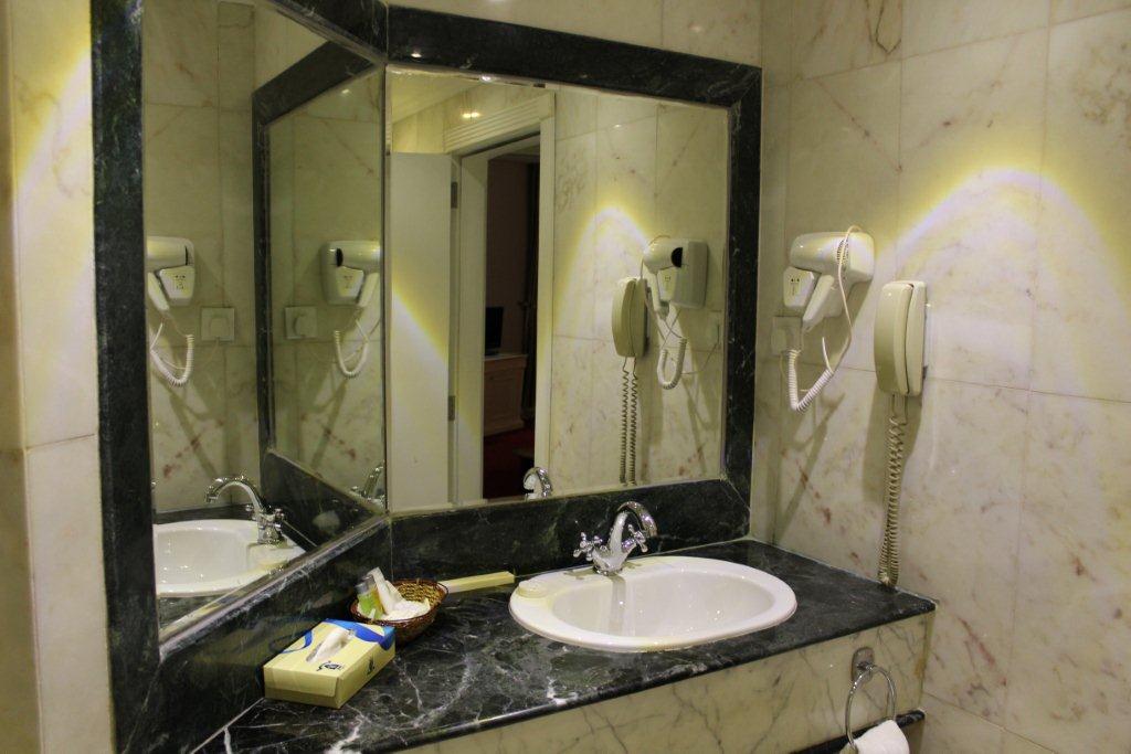 Al Bustan Hotel