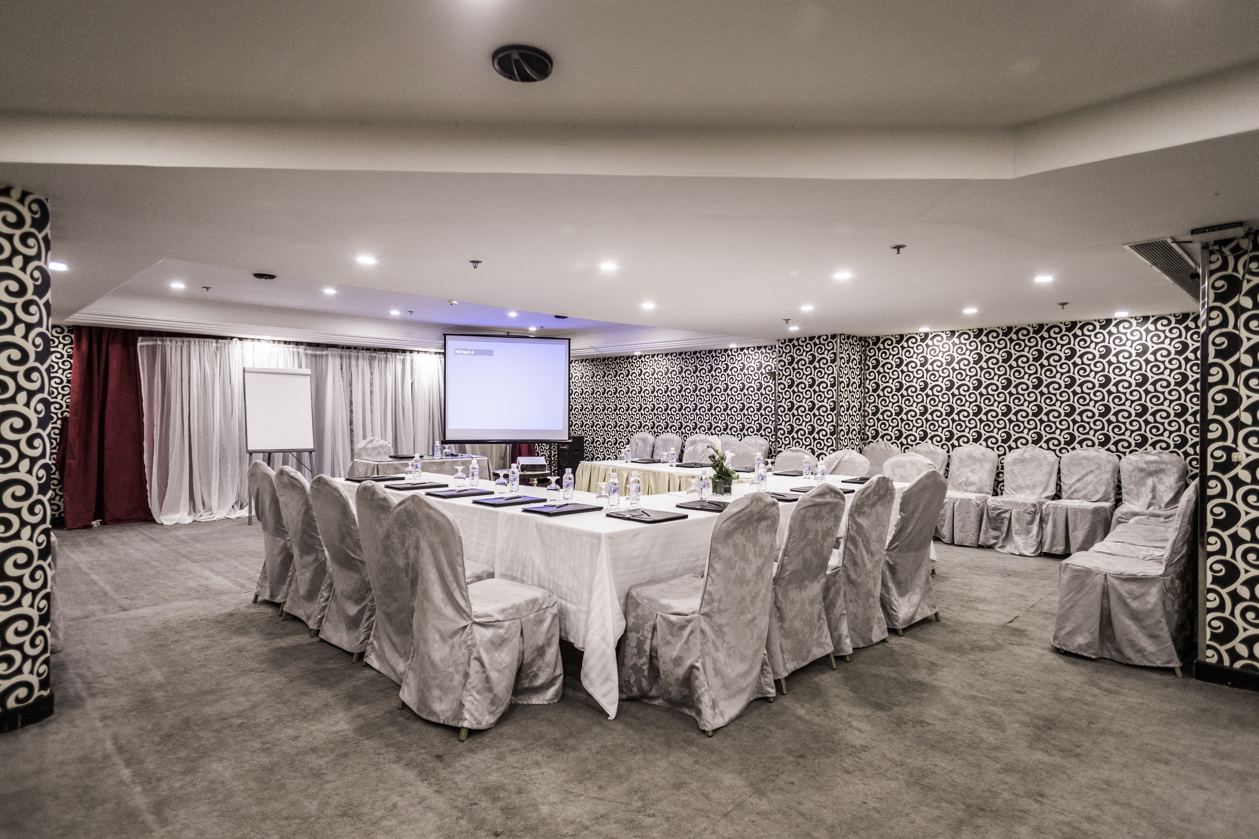 Al Bustan Hotel