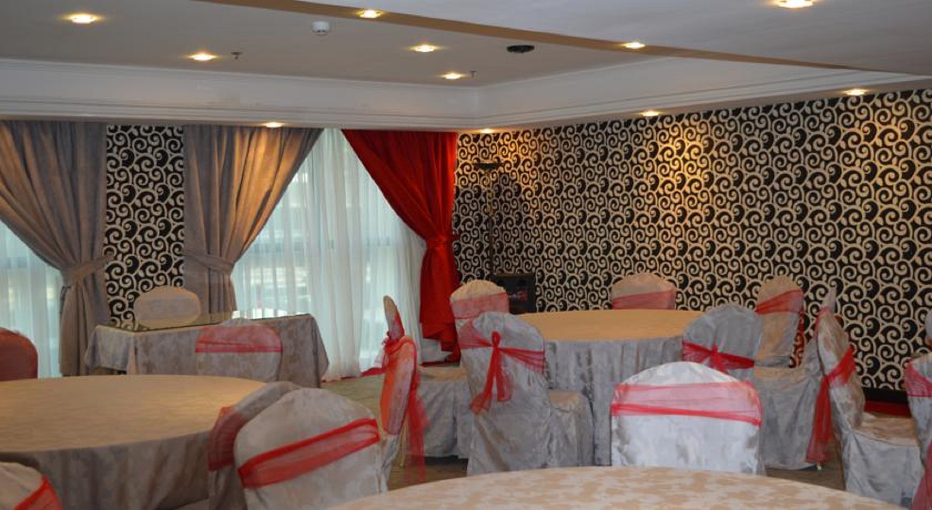 Al Bustan Hotel