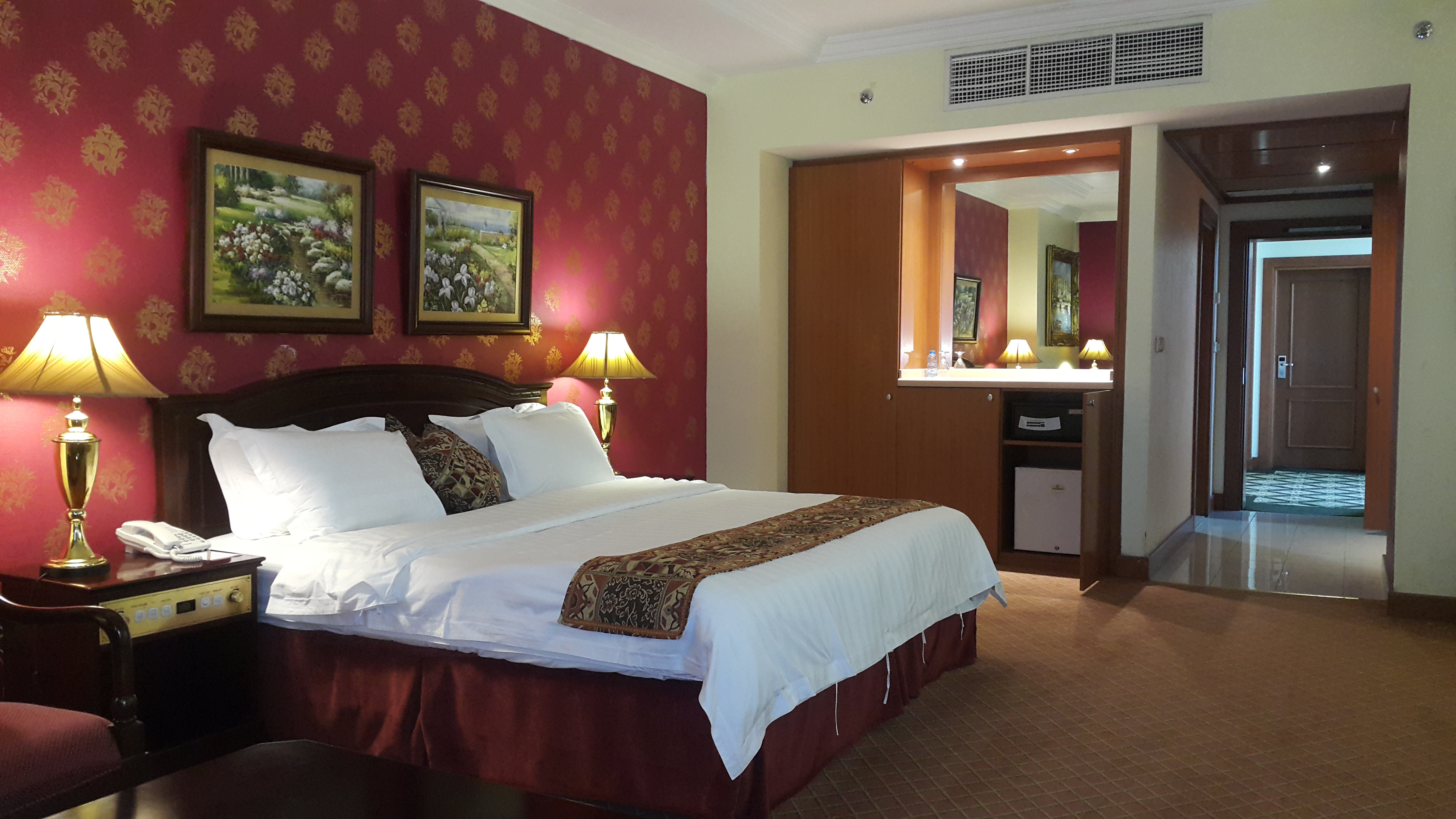 Golden Hotel