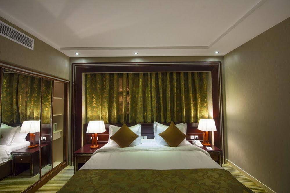LA Fontaine Royal Hotel