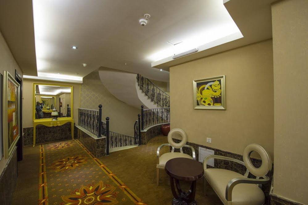 LA Fontaine Royal Hotel