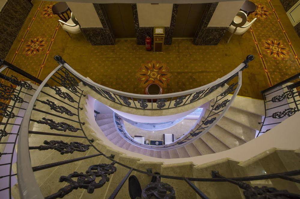 LA Fontaine Royal Hotel