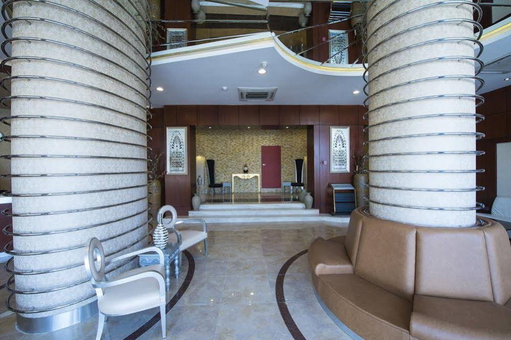 LA Fontaine Royal Hotel