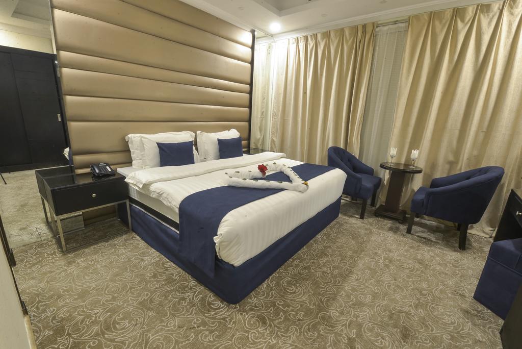 Rose White Hotel