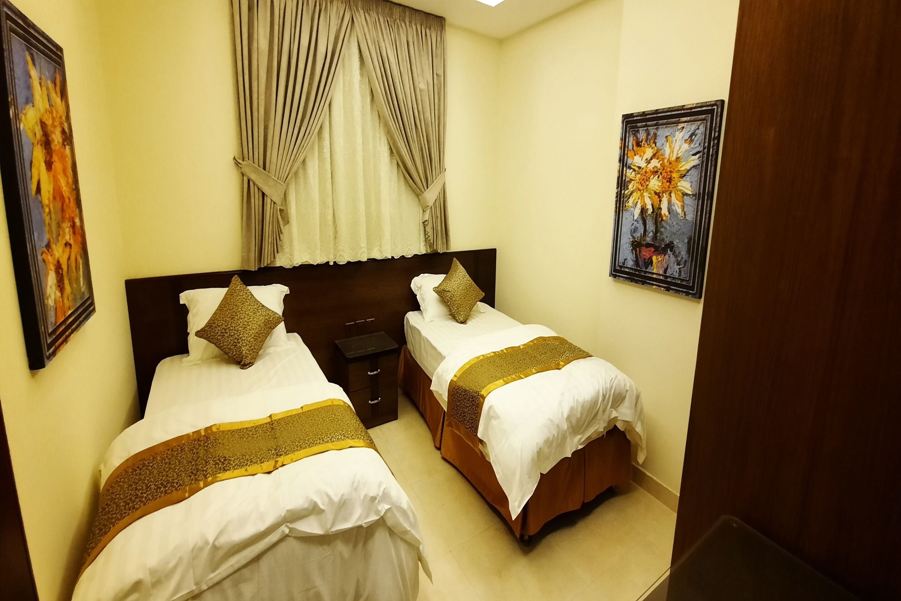 The Blue Rose Hotel by OYO Rooms