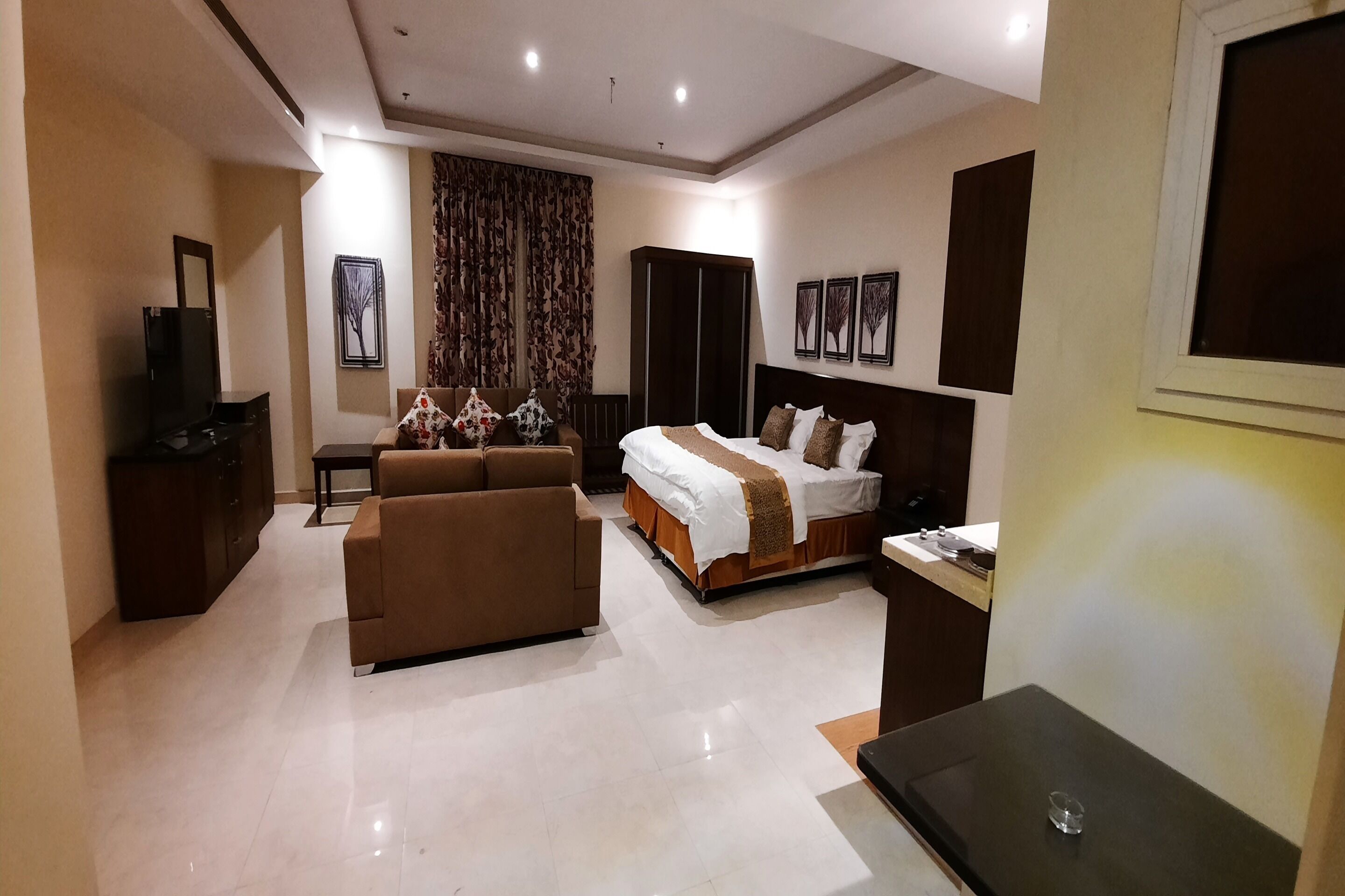 The Blue Rose Hotel by OYO Rooms