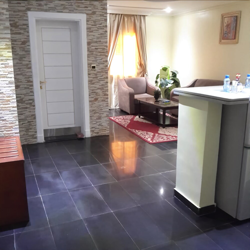 Wed Plaza Hotel Apartments
