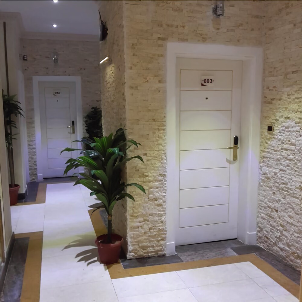 Wed Plaza Hotel Apartments