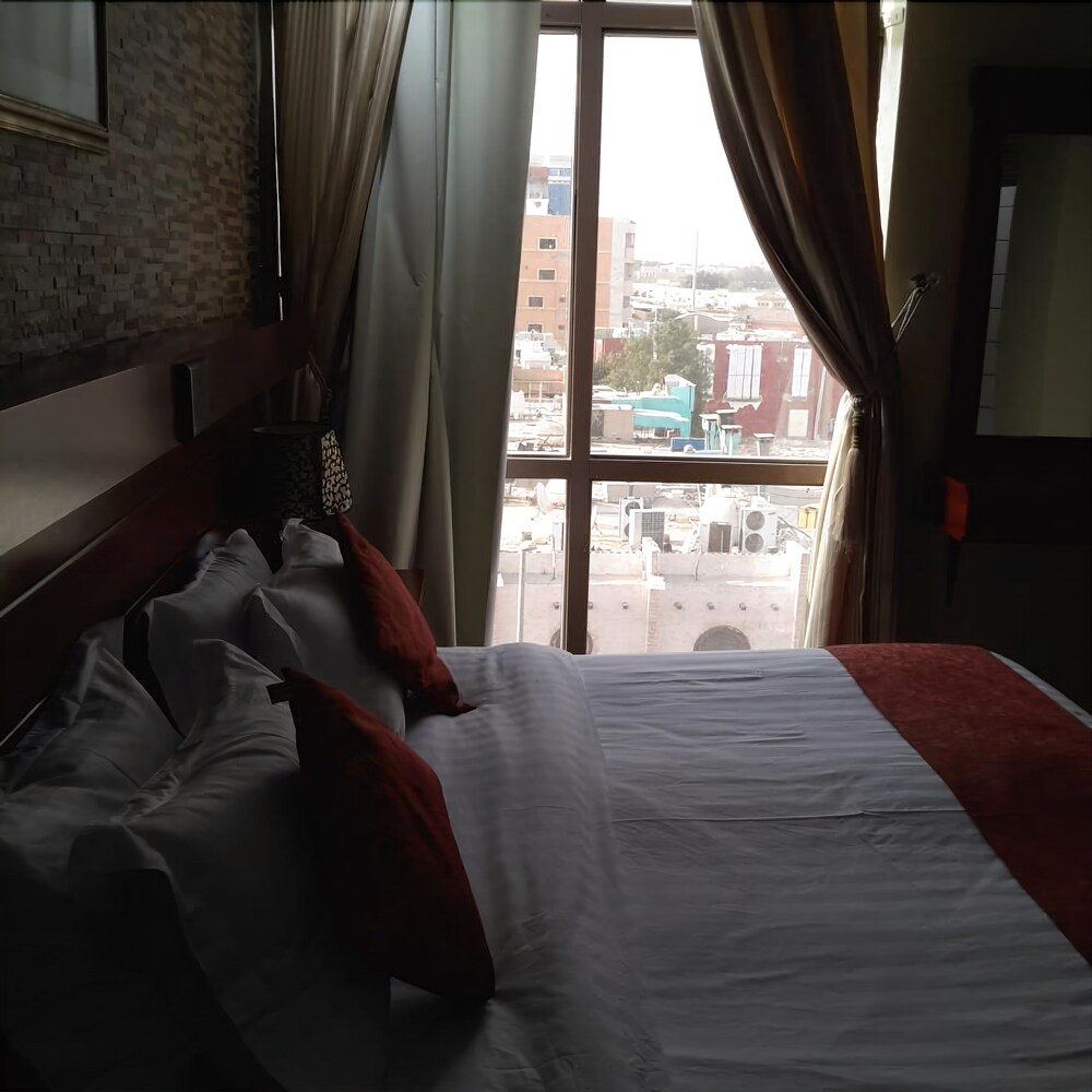Wed Plaza Hotel Apartments