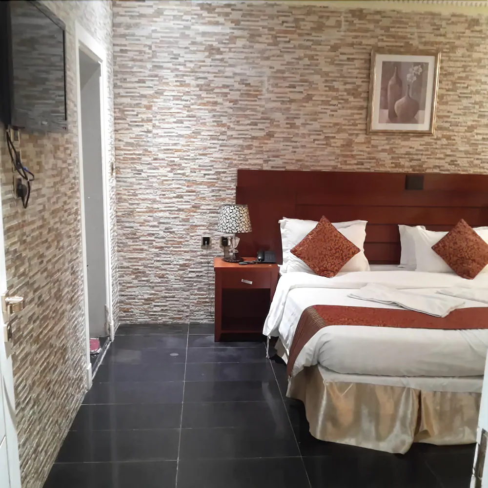Wed Plaza Hotel Apartments