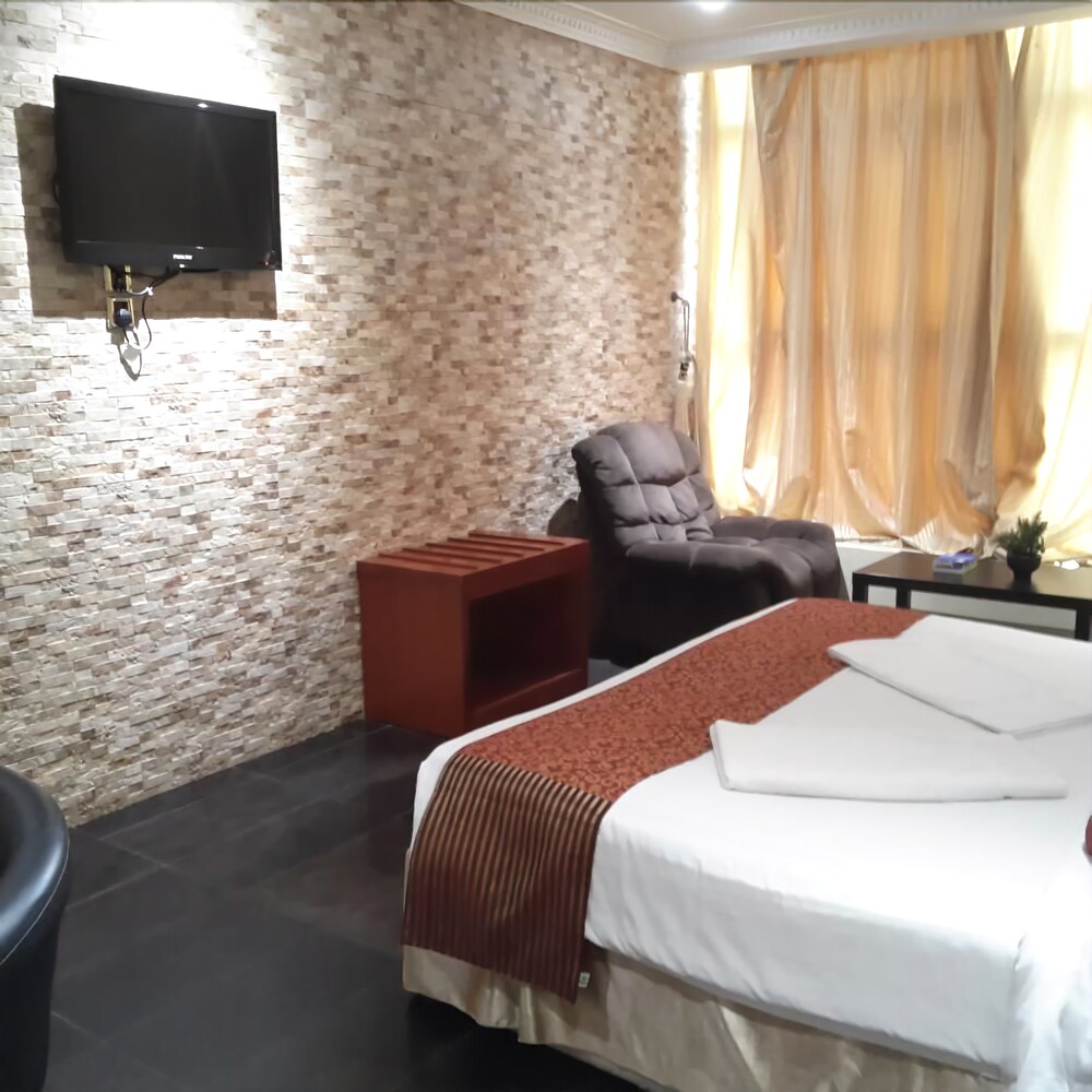 Wed Plaza Hotel Apartments