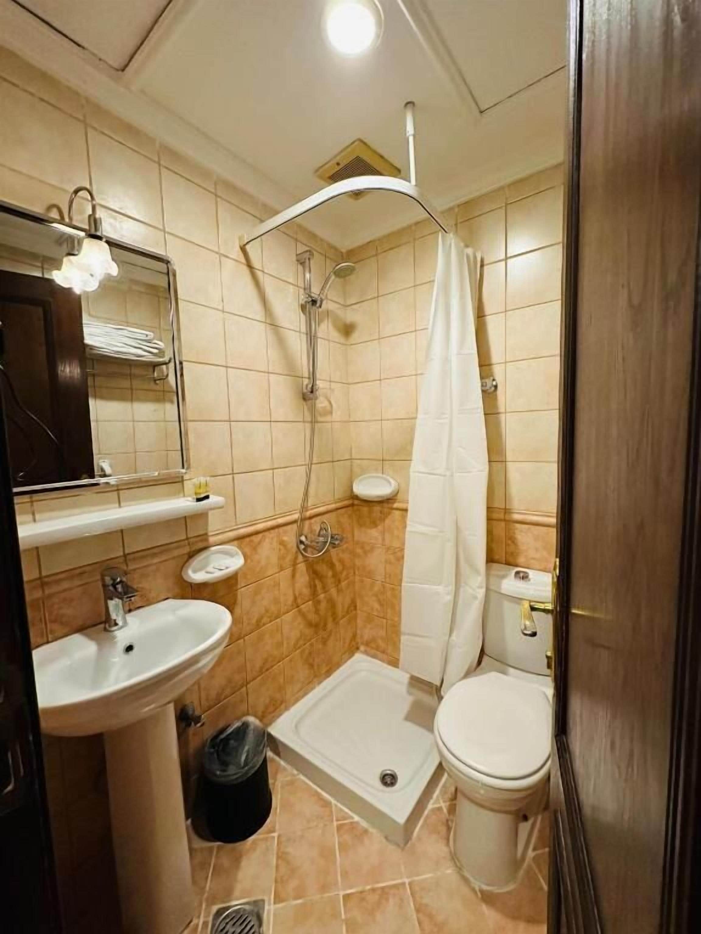 Majd Al Mohagerin Hotel