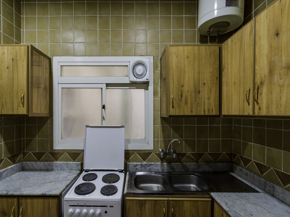 Al Hamra Palace Al Jawazat Branch by OYO Rooms