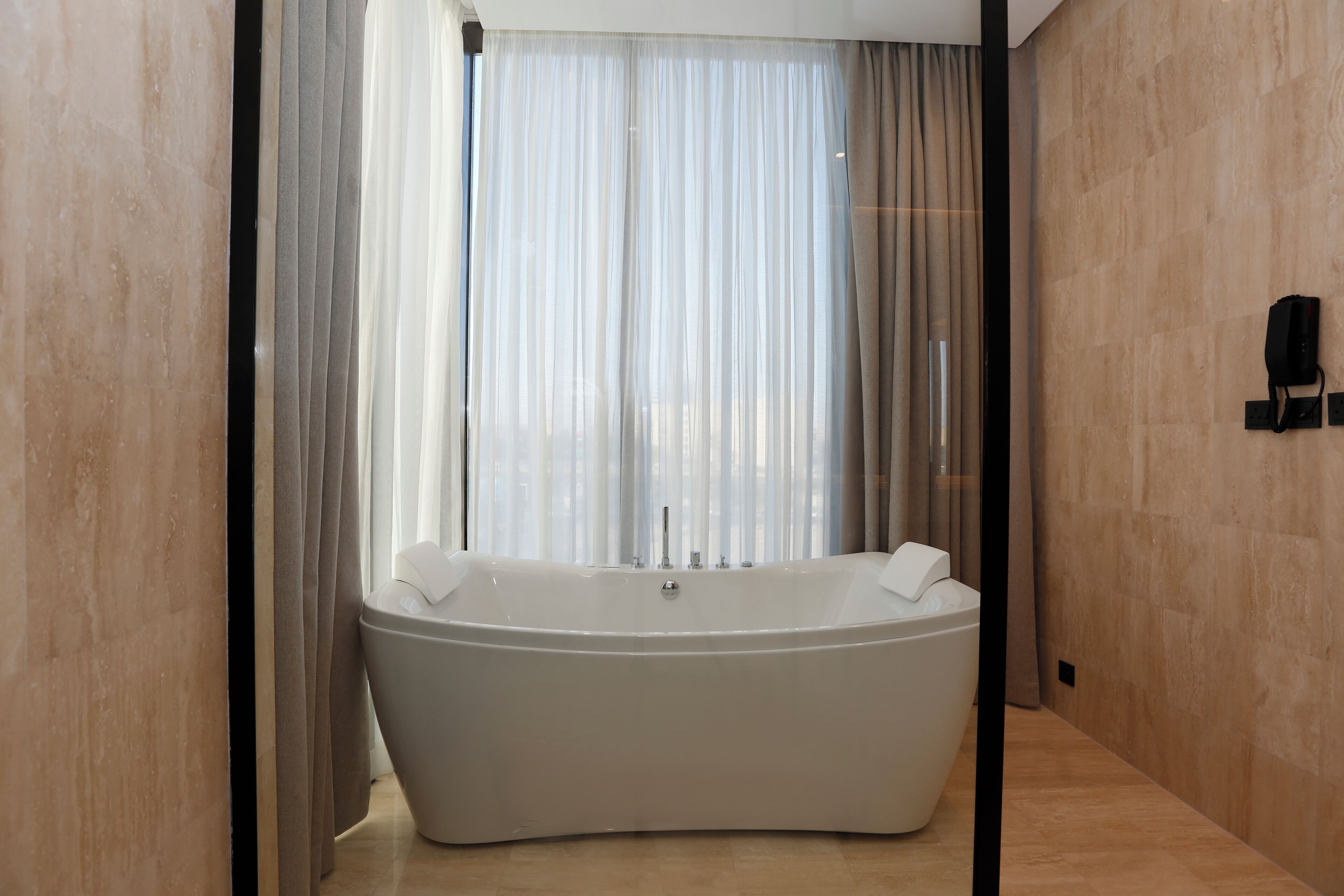 Alma Hotel