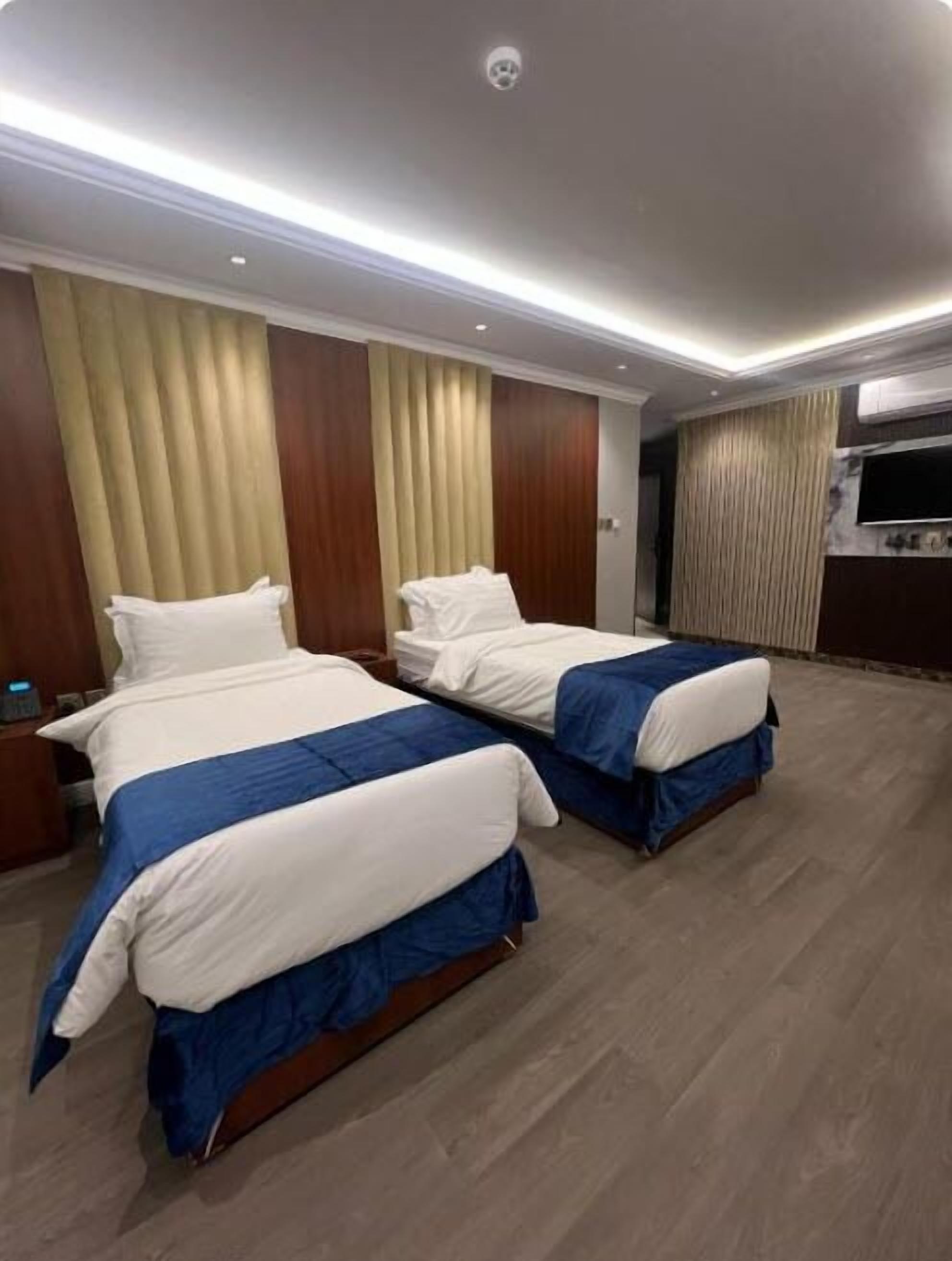 Day & Night Apartments