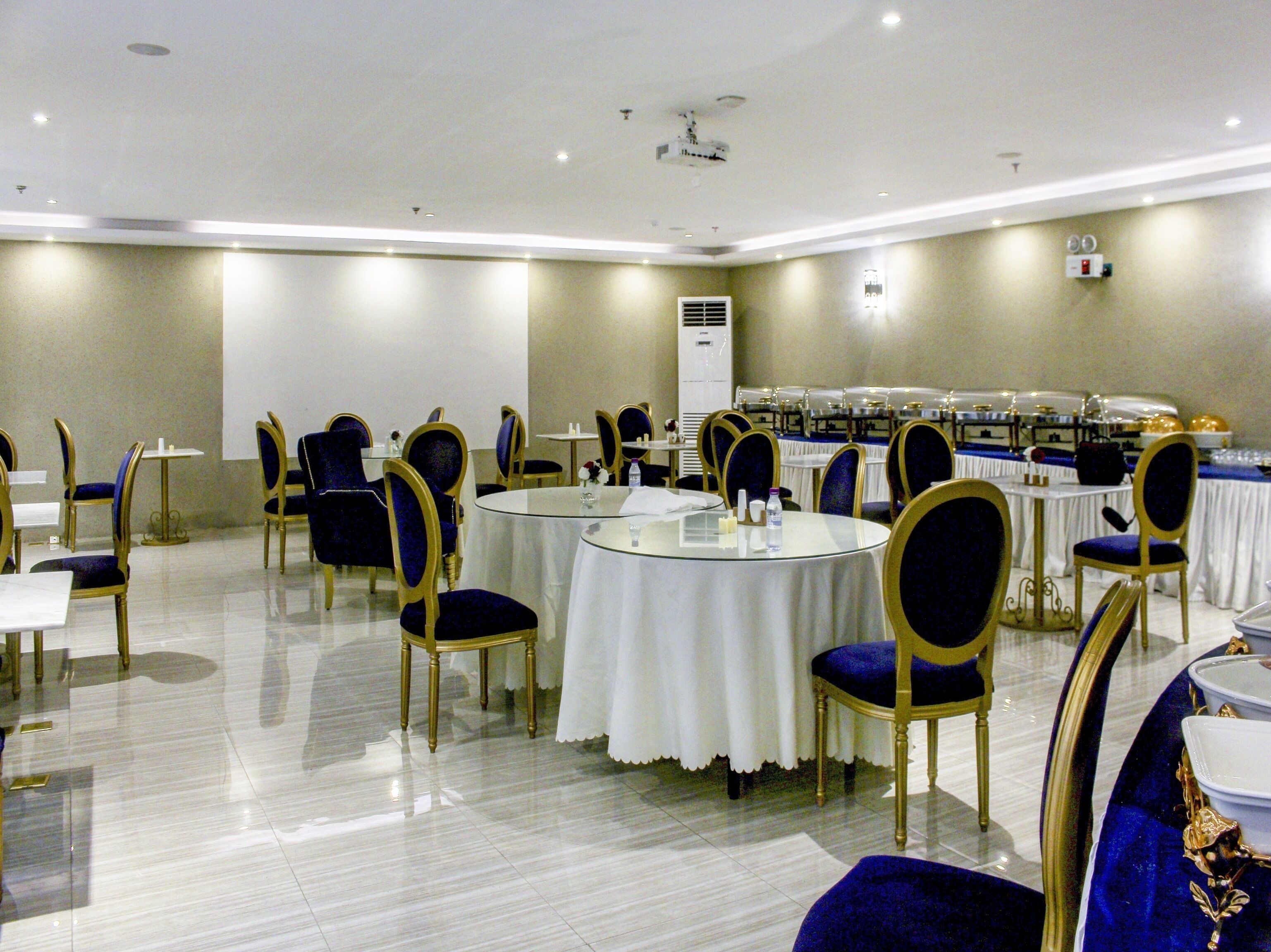 Capital O 581 Goldish Hotel