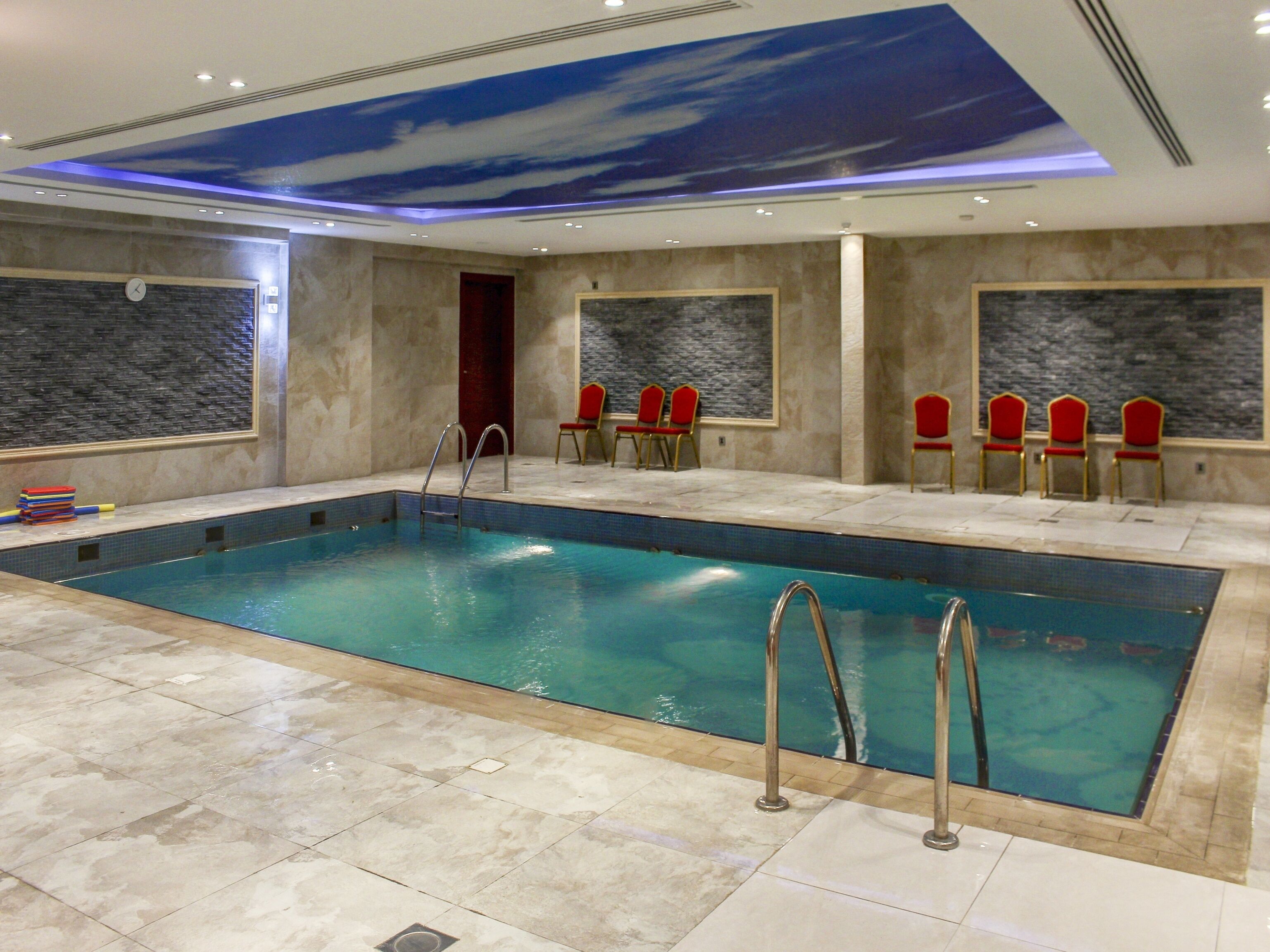 Capital O 581 Goldish Hotel