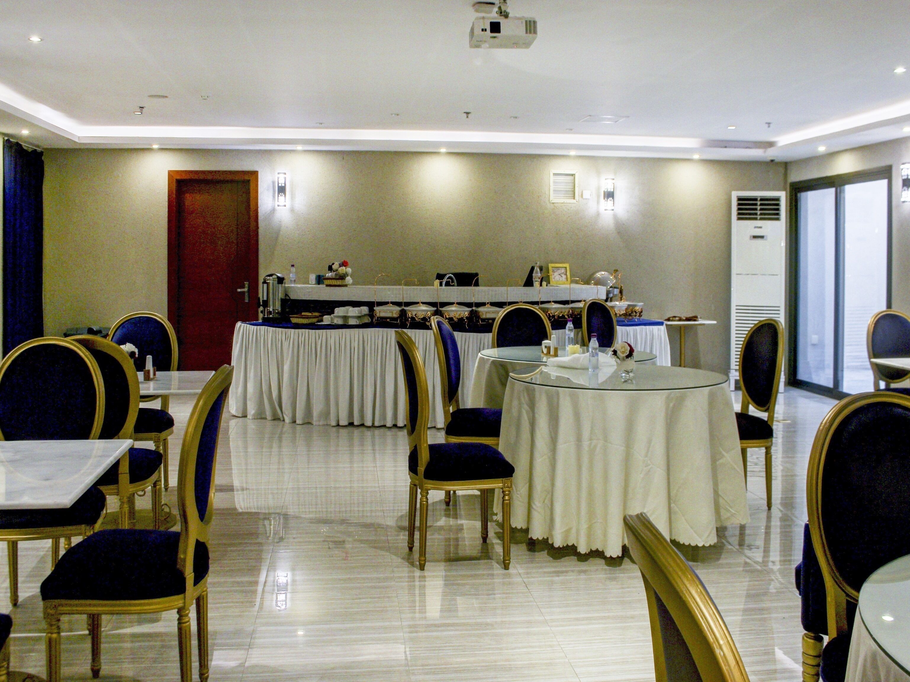 Capital O 581 Goldish Hotel