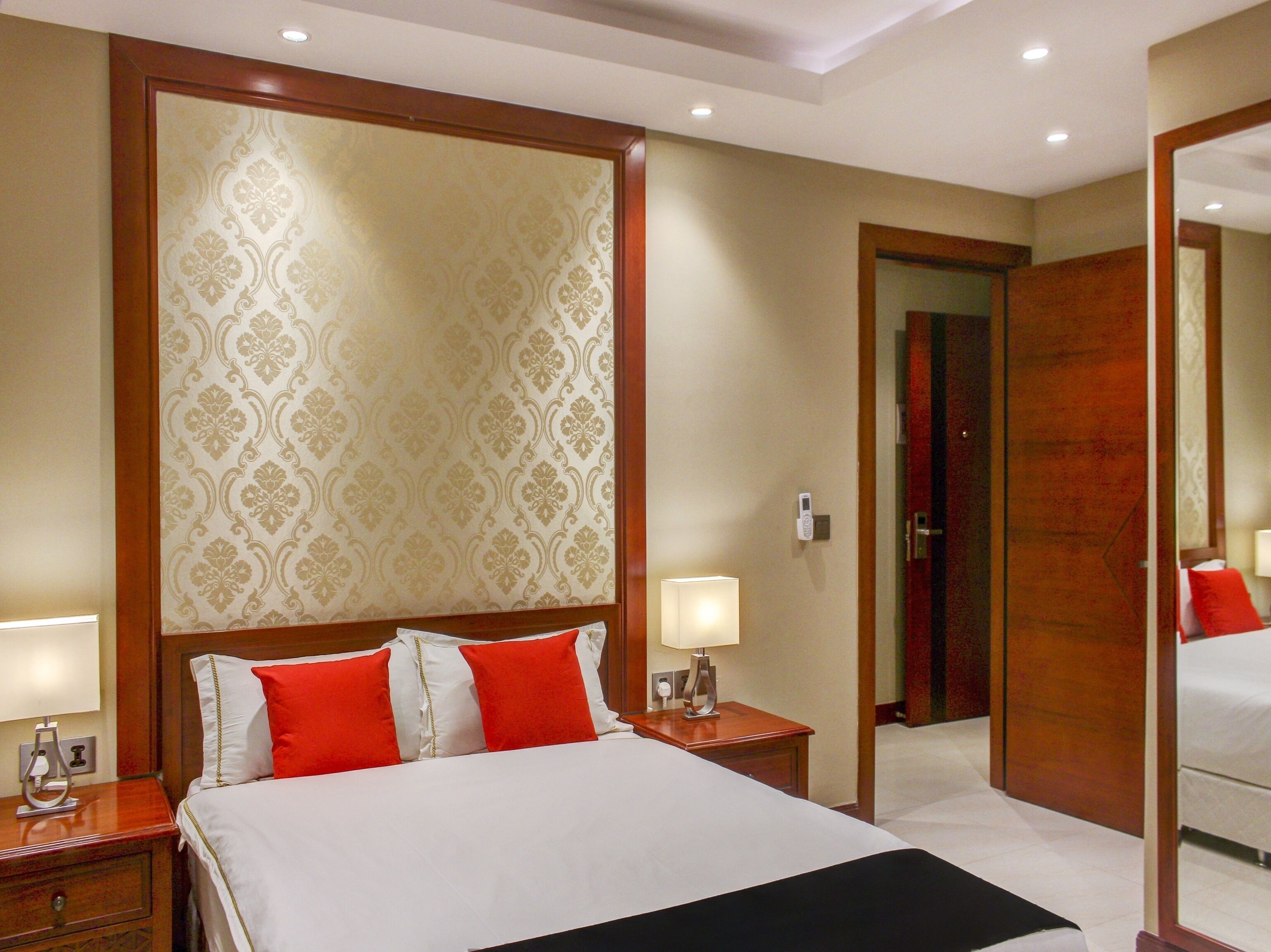 Capital O 581 Goldish Hotel