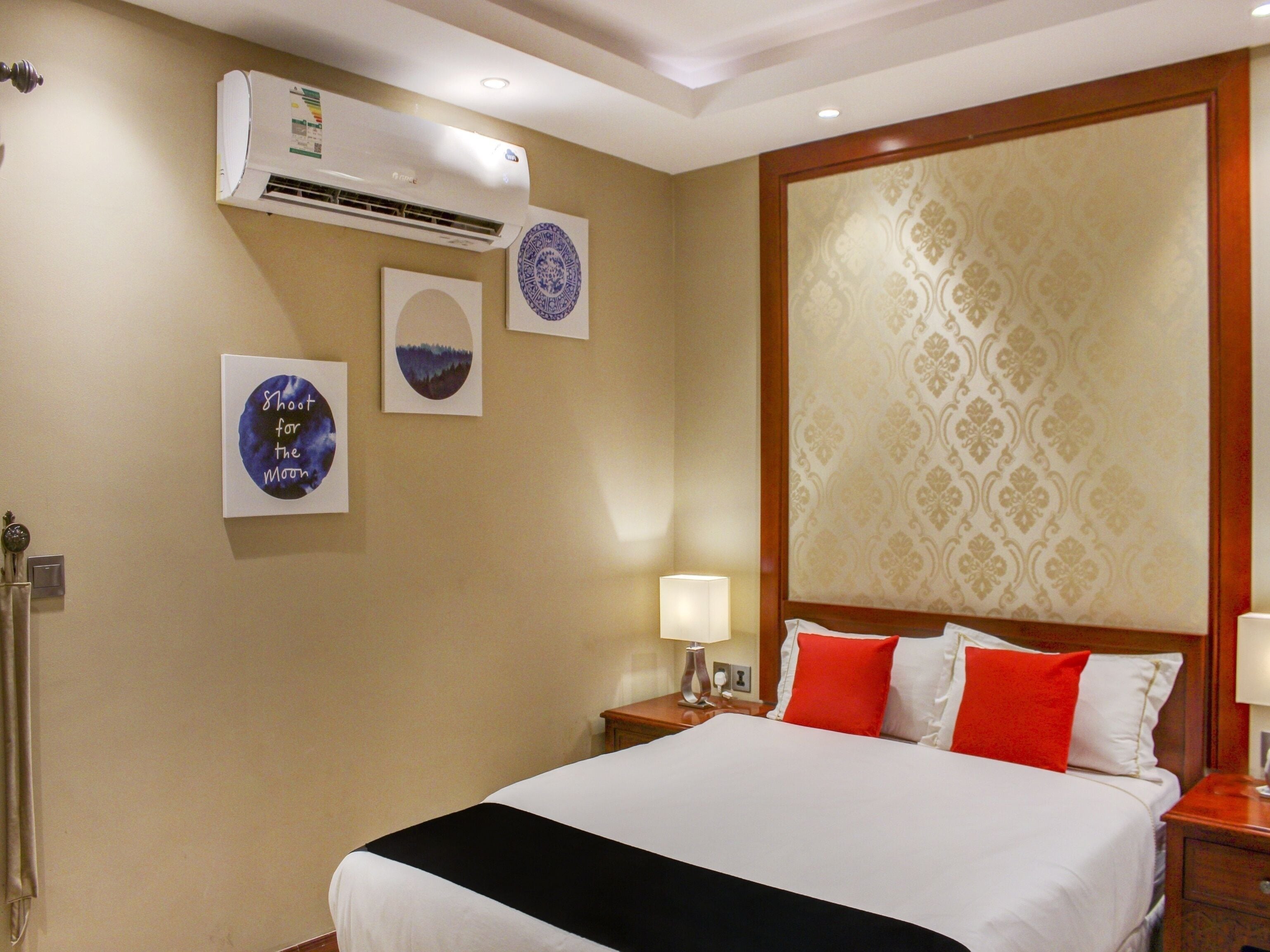 Capital O 581 Goldish Hotel