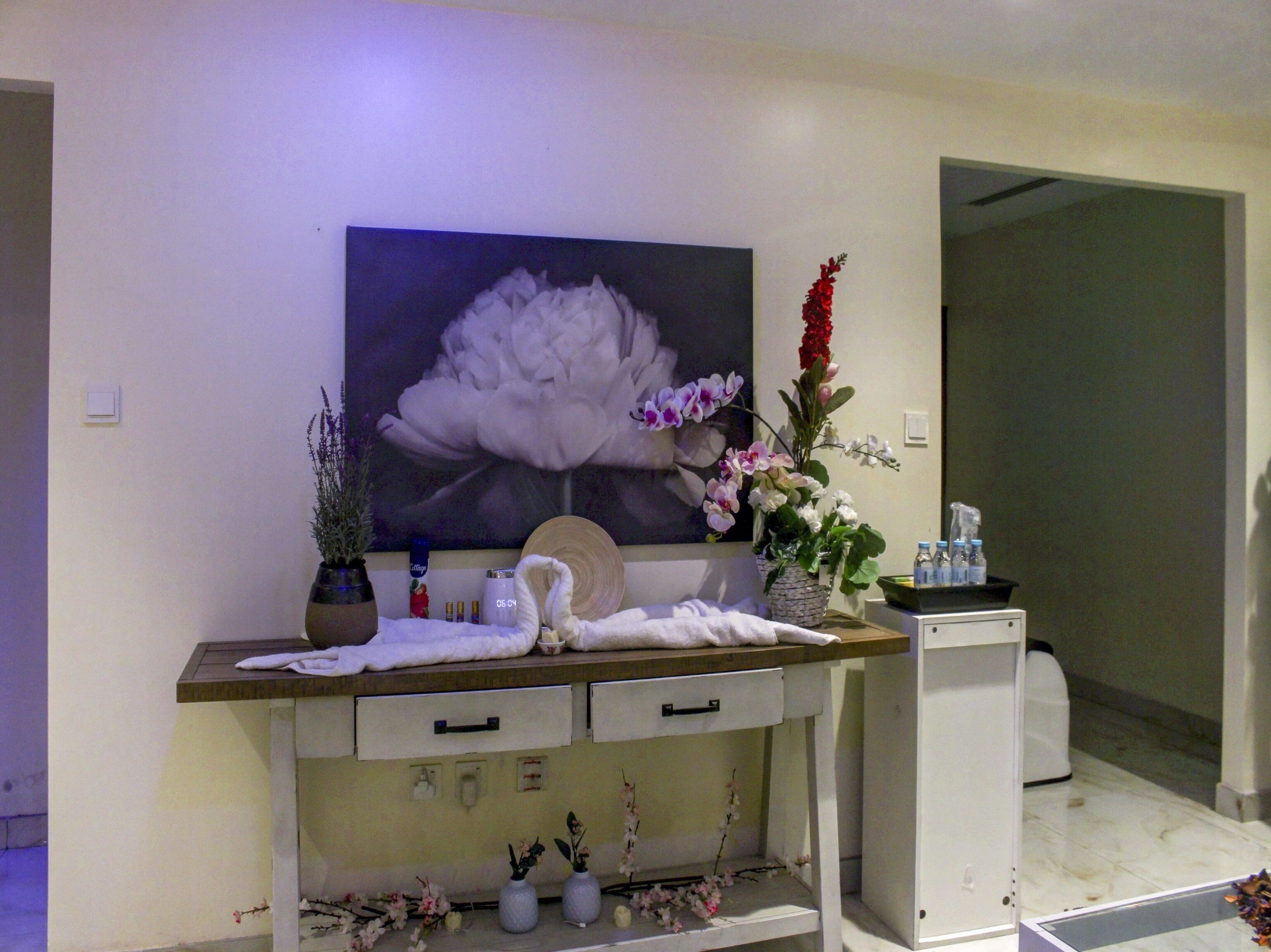 Capital O 581 Goldish Hotel
