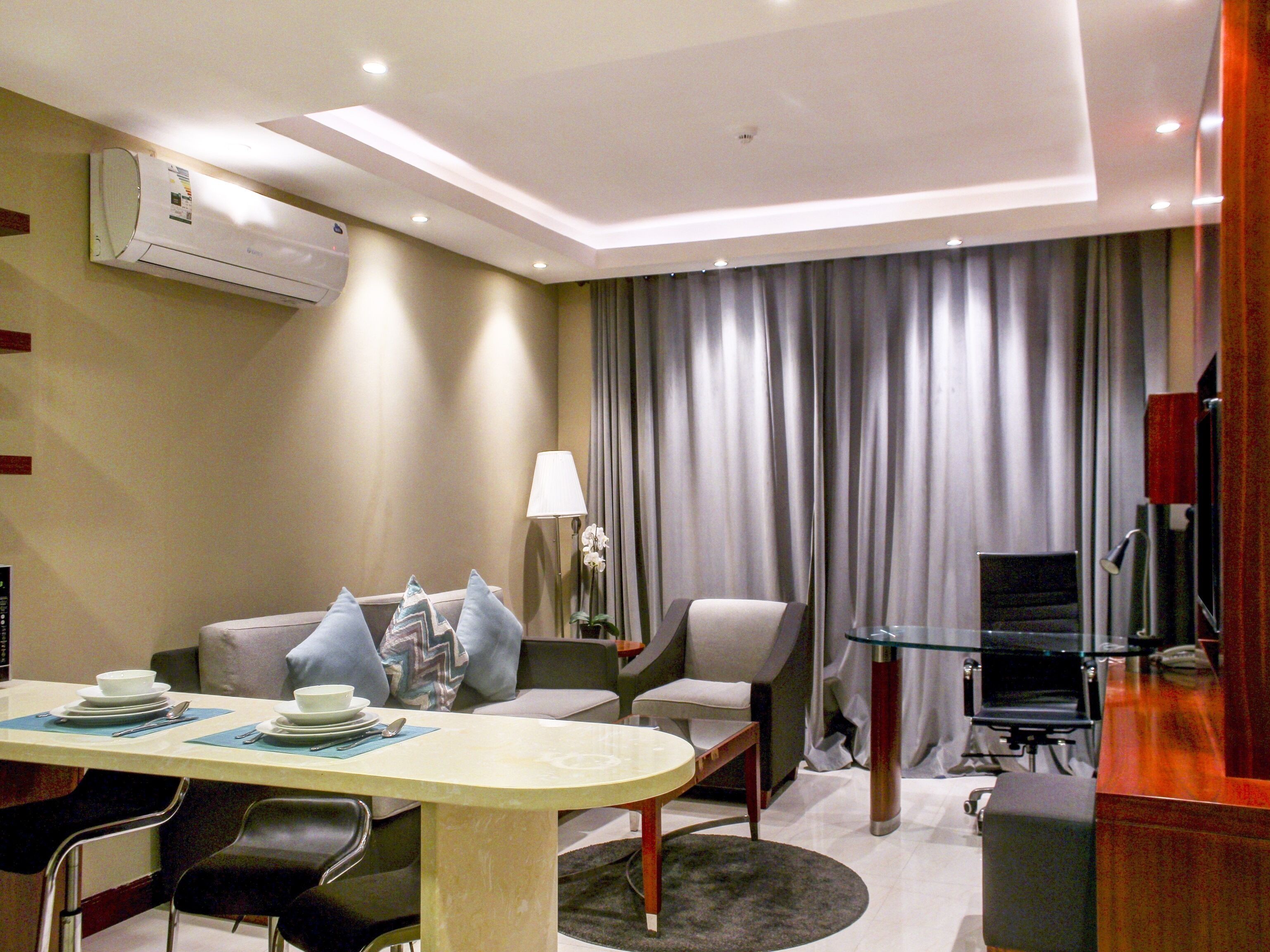 Capital O 581 Goldish Hotel