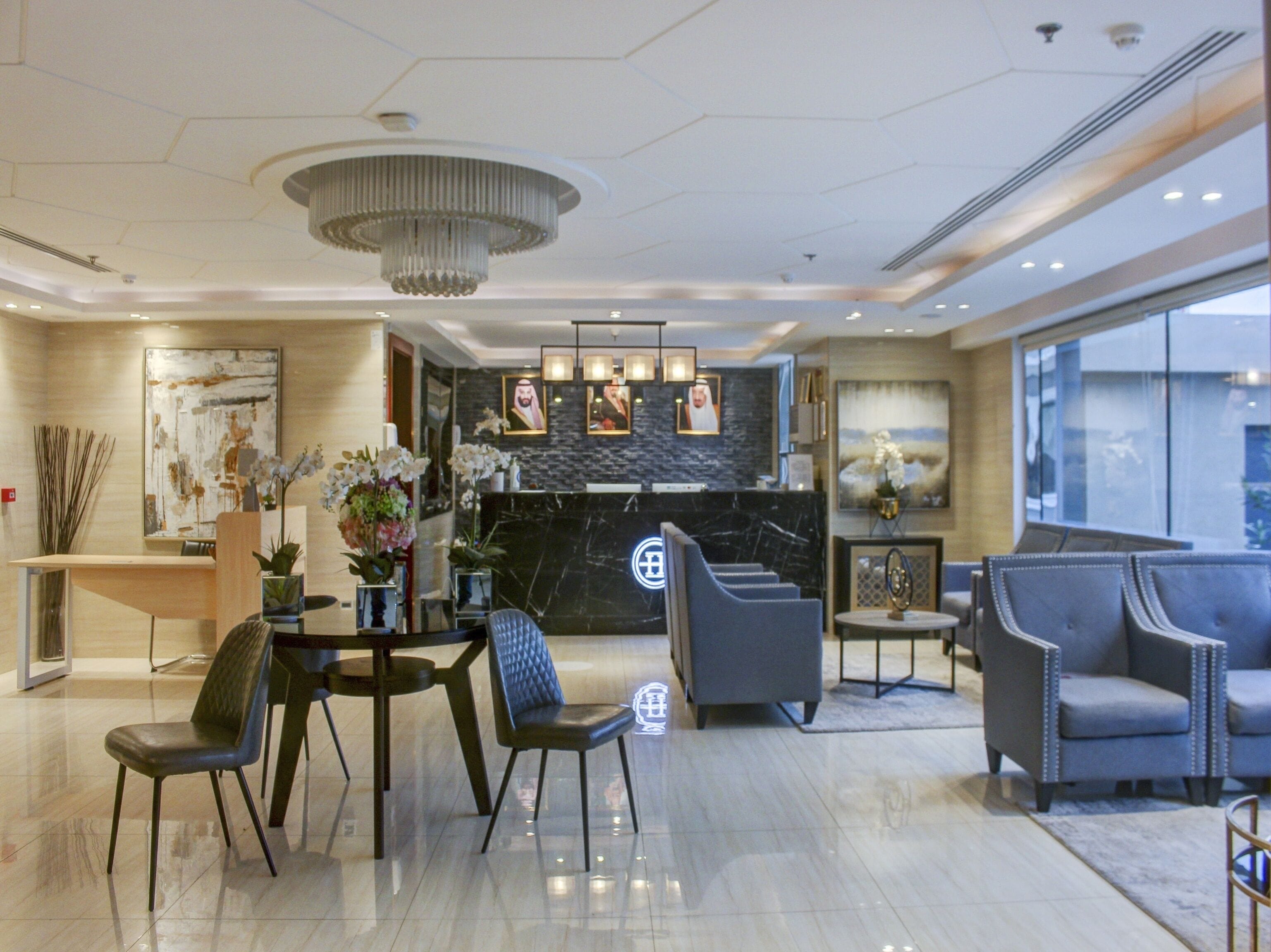 Capital O 581 Goldish Hotel