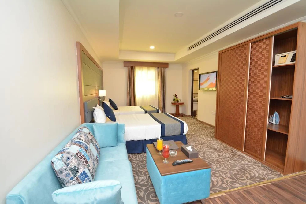 Grndeur East Hotel Suites