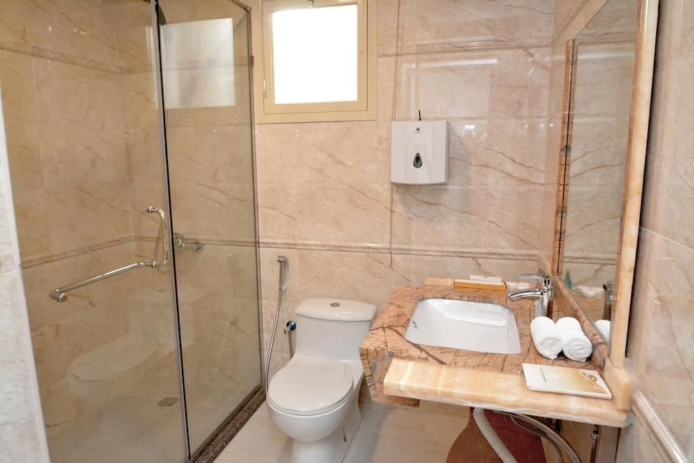 Grndeur East Hotel Suites