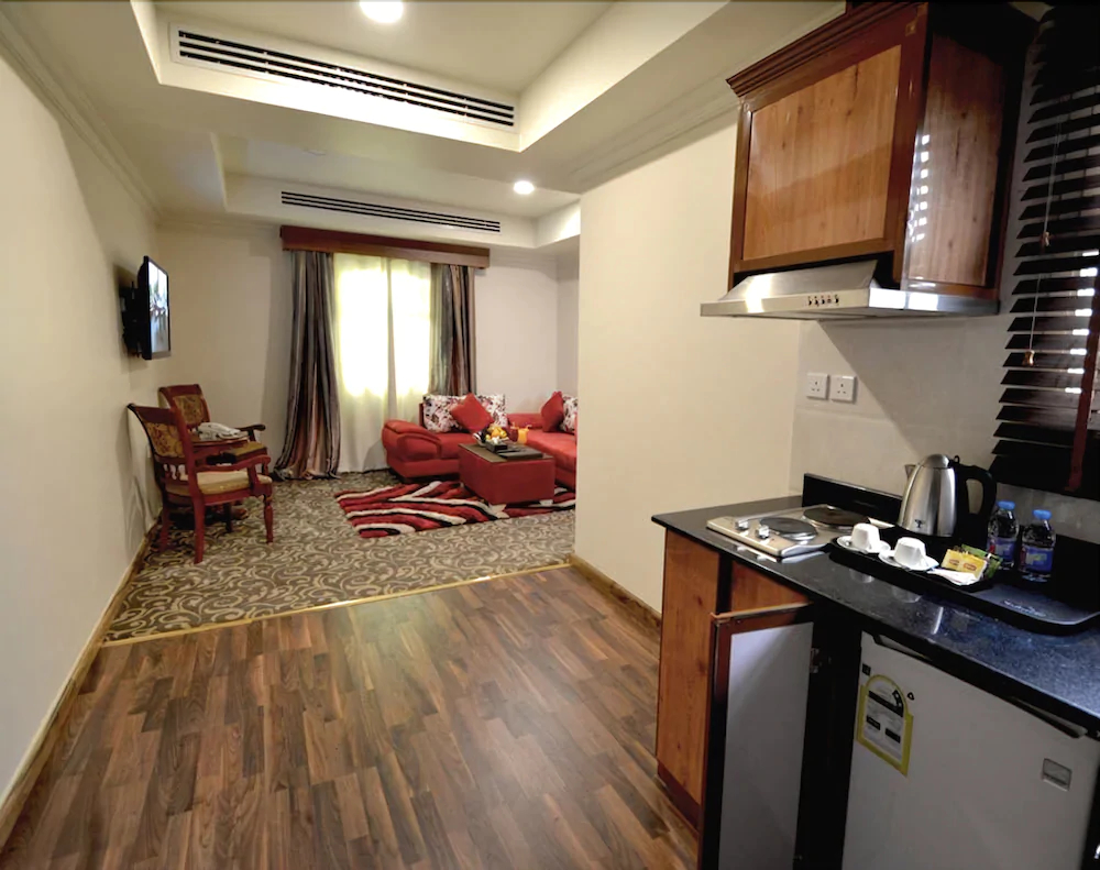 Grndeur East Hotel Suites